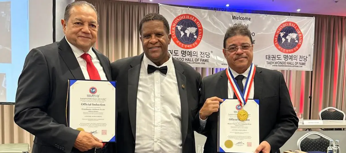 Francisco Camacho ingresa Salón Fama del Taekwondo
