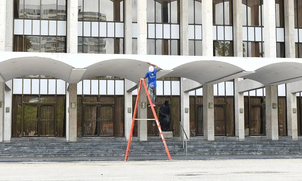 Militares ensayan en el Teatro Nacional para la toma de posesión del presidente Abinader