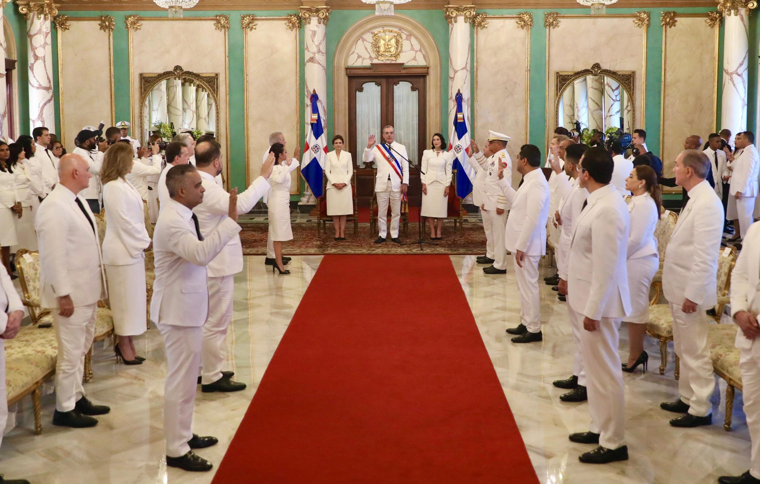 Abinader juramenta gabinete de ministros de su segundo mandato