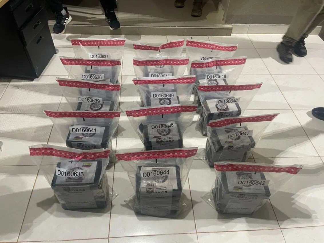 Autoridades ocupan 75 paquetes cocaína en costas de Pedernales
