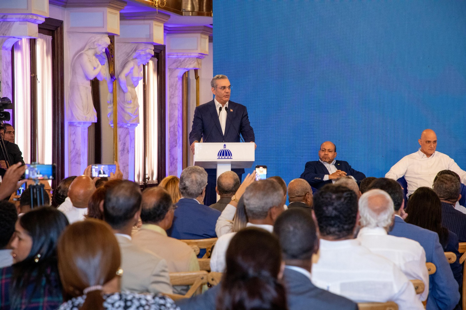 Presidente Abinader presenta reforma al código de trabajo
