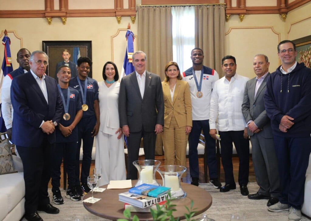 Presidente Abinader recibe medallistas olímpicos en el Palacio Nacional