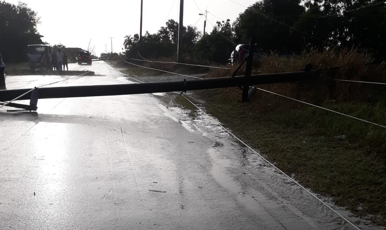 Tornado deja a oscuras zonas de tres provincias del suroeste de RD