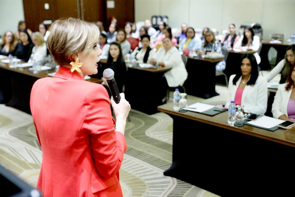 Rocío Regalado Protocolo RD lanza Diplomado en Protocolo, Oratoria y Comunicación Corporativa