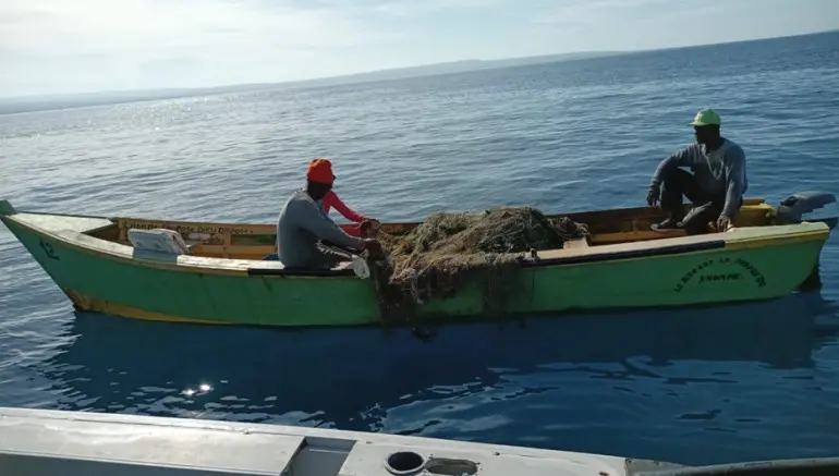 Tres nacionales haitianos arrestados por pesca ilegal en Pedernales
