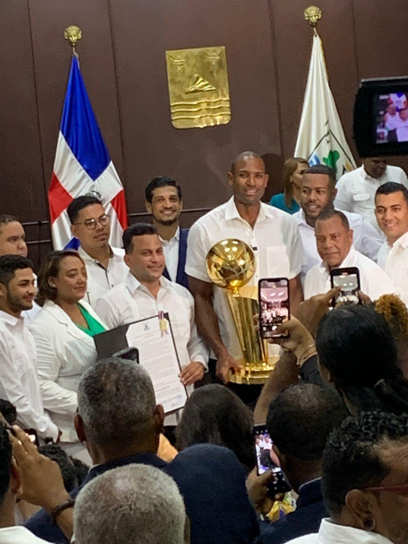 Al Horford es recibido por autoridades de Puerto Plata para reconocimiento