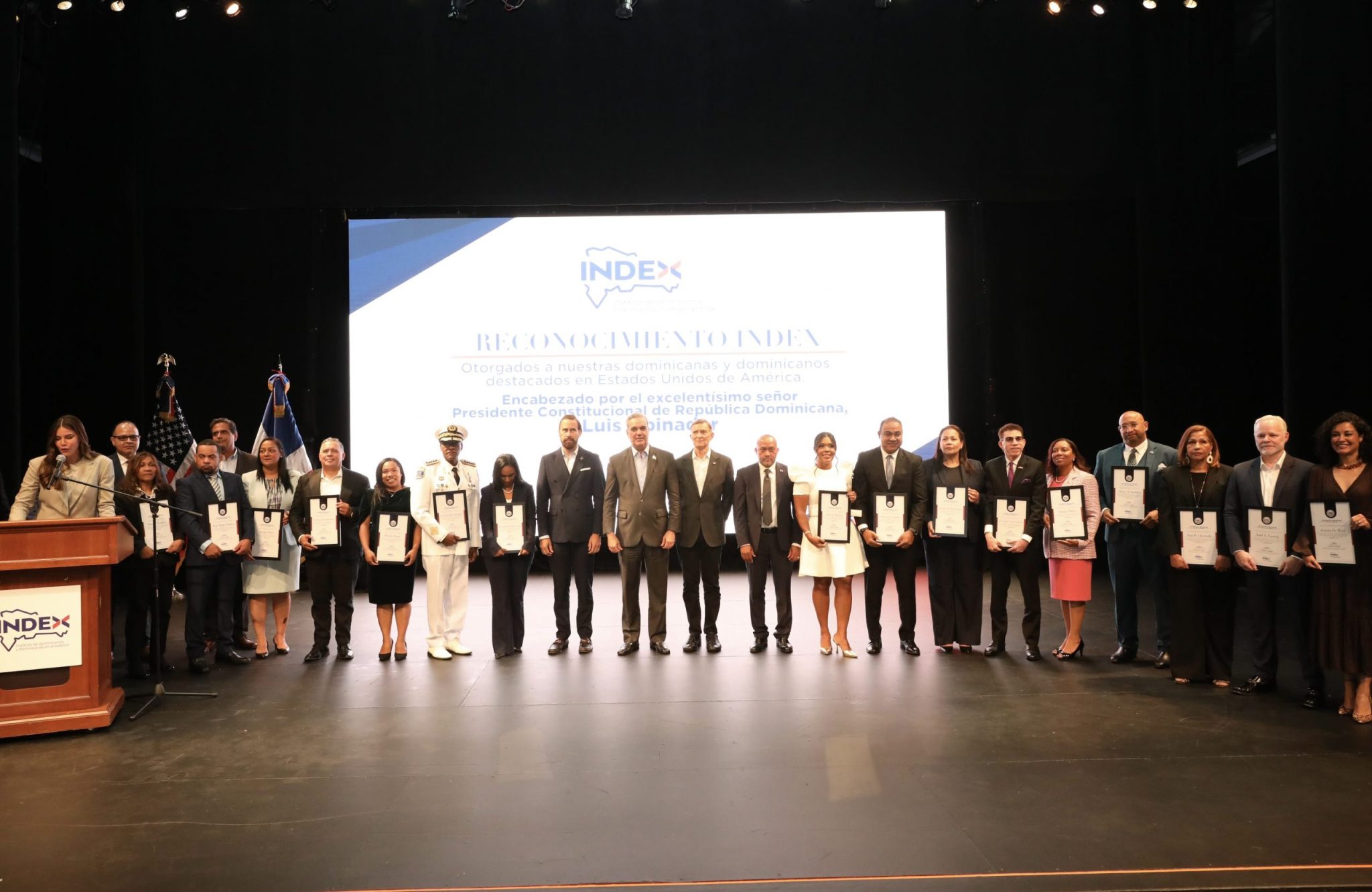 Presidente reconoce a dominicanos en Estados Unidos
