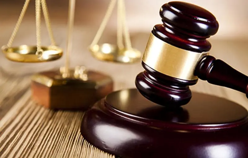 Condenan a cadena perpetua a una niña de 15 años por el asesinato de su madre en EE.UU.