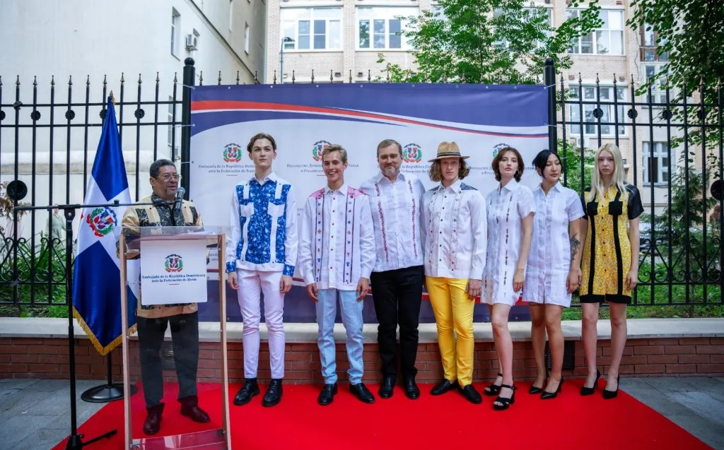 Diseñador dominicano representa a la RD en Festival de Cultura en Rusia