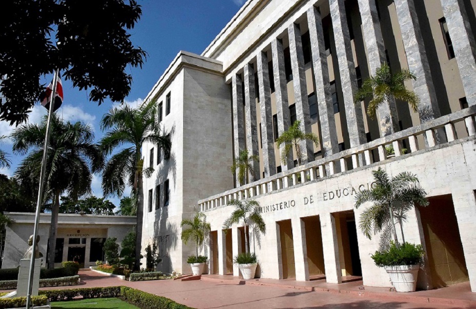 1,500 alumnos sin aulas en municipio Santo Domingo Este