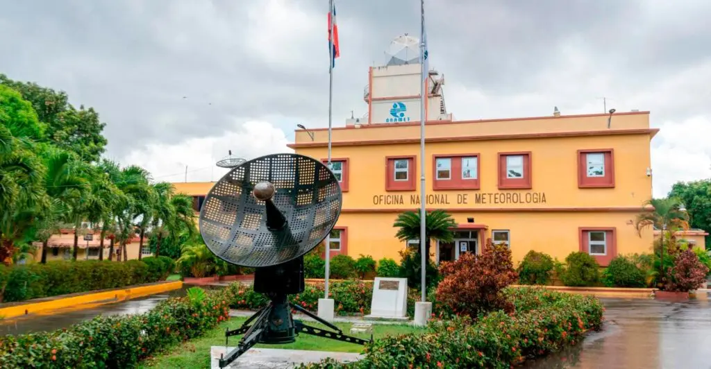 Indomet vigila 2 disturbios y depresión tropical