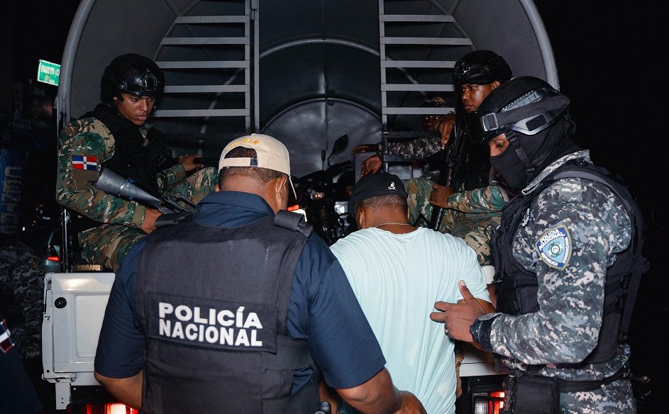 arrestos y cierres de negocio durante operativo en SD