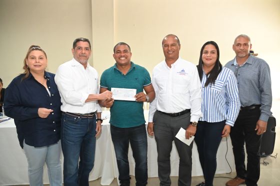 Productores agropecuarios de SFM reciben RD$50 MM