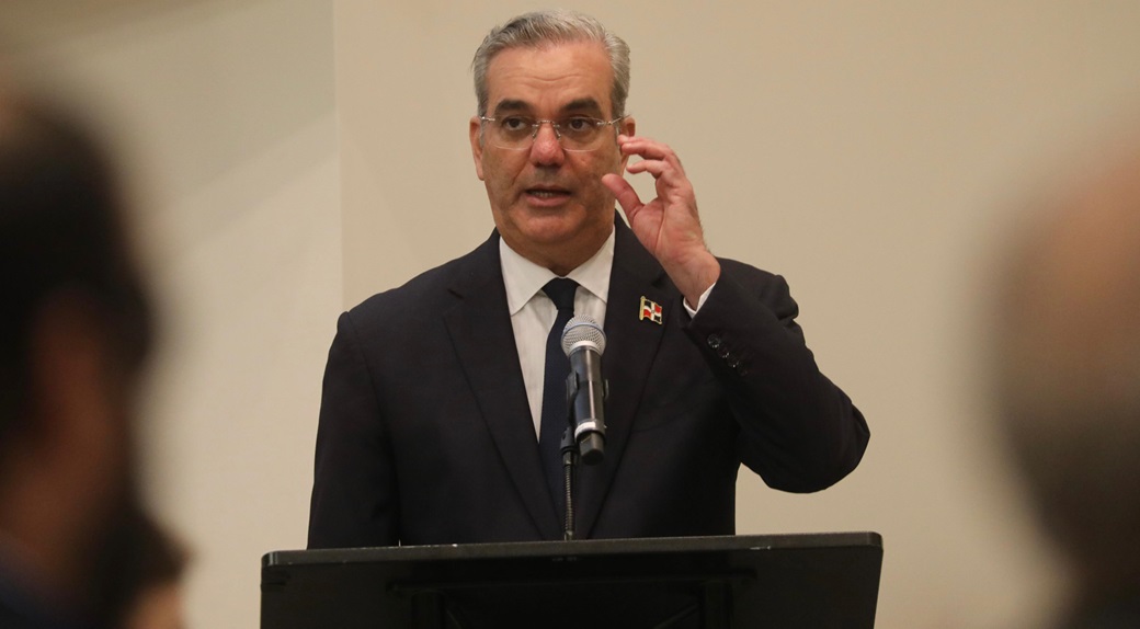 Abinader afirma gobierno invierte de manera sostenida en educación