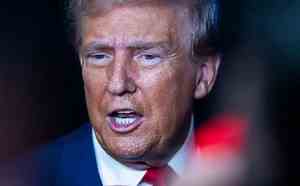 Trump propone eliminar los impuestos a las horas extra