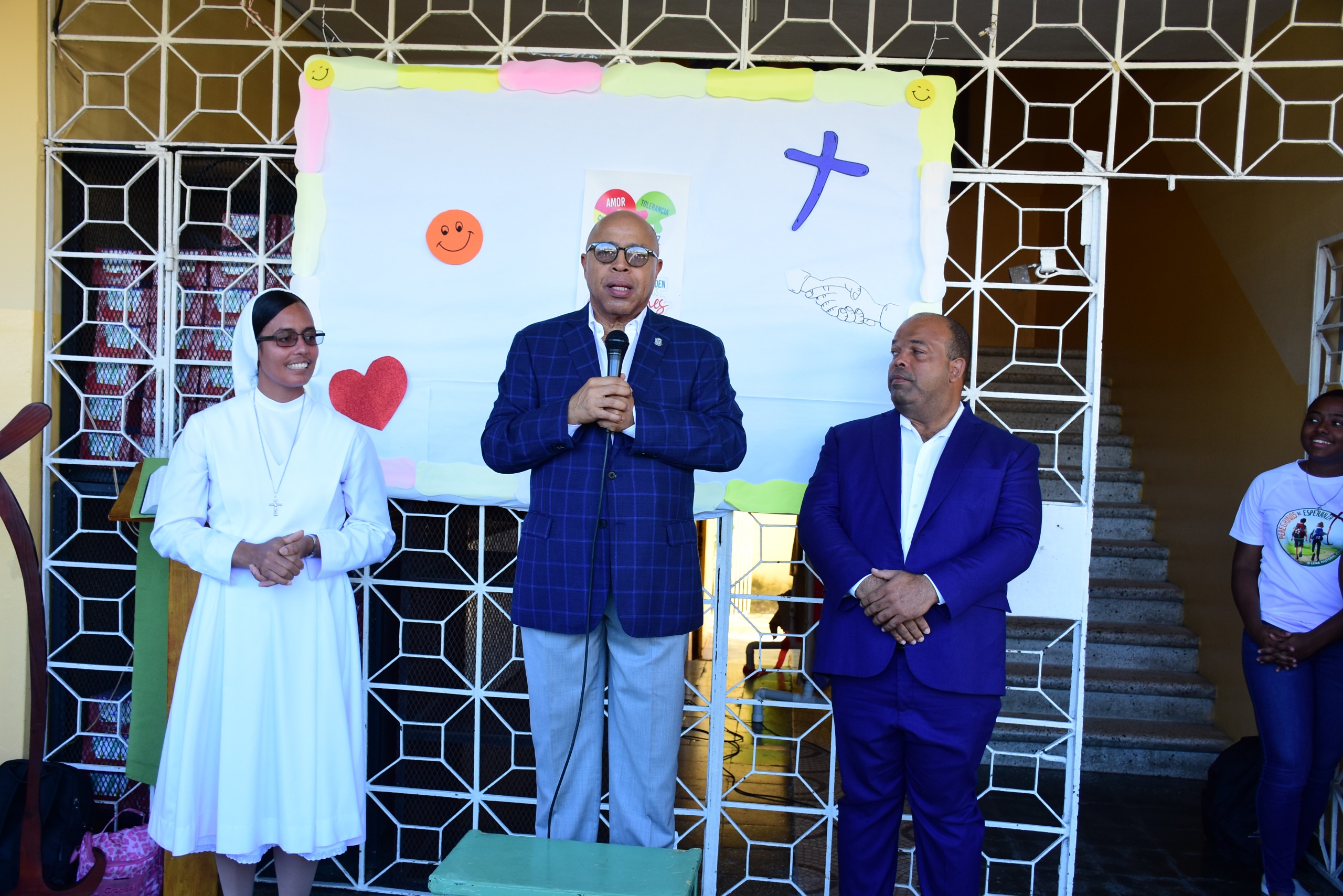 Alfredo Pacheco se compromete a viabilizar construcción de pabellón en Centro Educativo en Cristo Rey