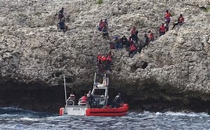 Rescatan a 11 migrantes haitianos abandonados por contrabandistas en isla puertorriqueña