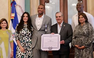 El presidente Luis Abinader honra a Al Horford con la orden del mérito en el grado de caballero