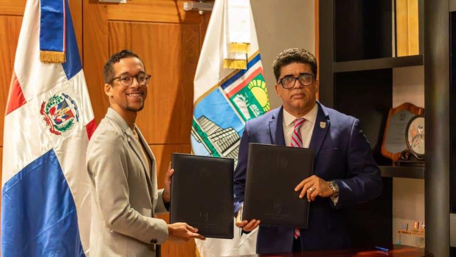Alcaldía de SDE firma acuerdo para la prevención de la basura marina