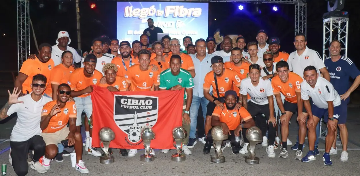 Cibao FC desfila por todo lo alto para celebrar títulos de la Liga de Fútbol