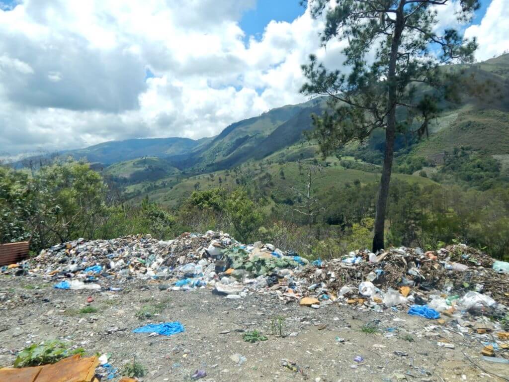 APECOMP llama a población monteplatenses evitar arrojar plásticos en las calles y carreteras
