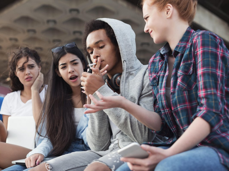 La OMS recomienda prohibir el tabaco entre las generaciones más jóvenes