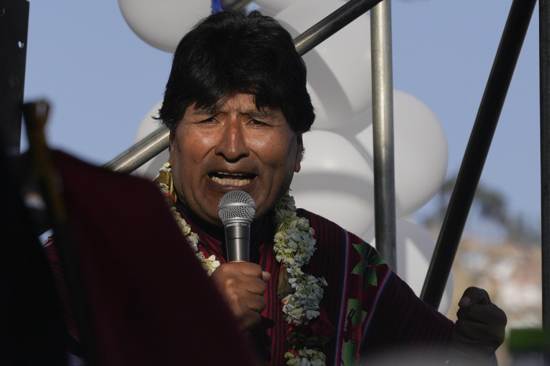 Acusan a Evo Morales de violar a una niña