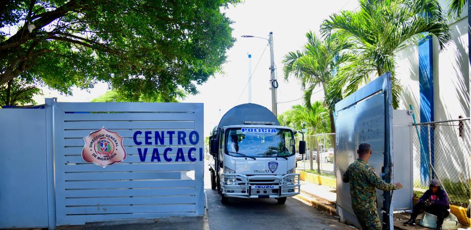 La nueva Ley de Migración busca castigar con penas de prisión a los migrantes retornados que reingresen ilegalmente a RD