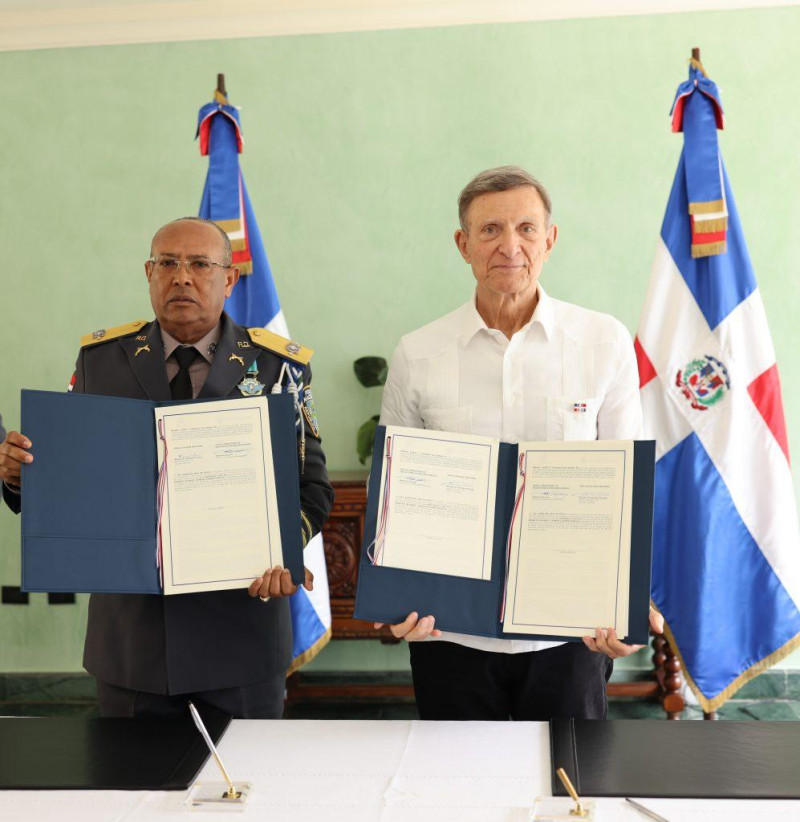 Mirex y PN firman acuerdo para combatir la trata de personas y el tráfico de migrantes