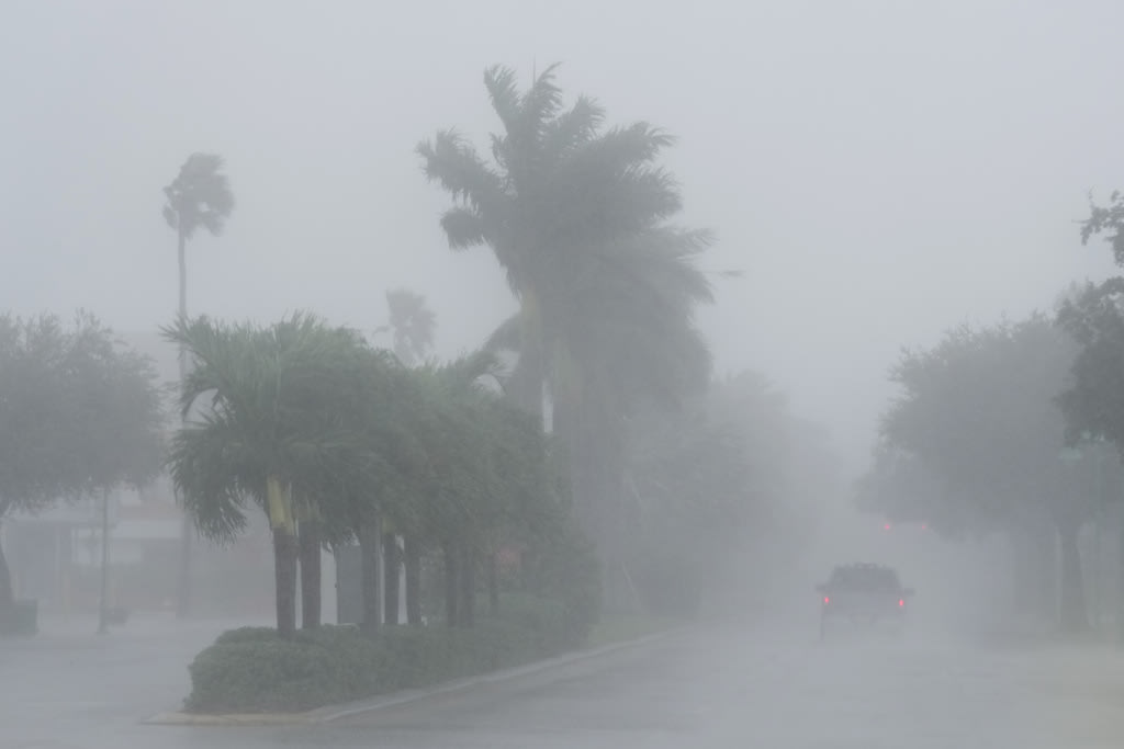 Huracán ‘Milton’ deja al menos 2 muertos tras su llegada a Florida