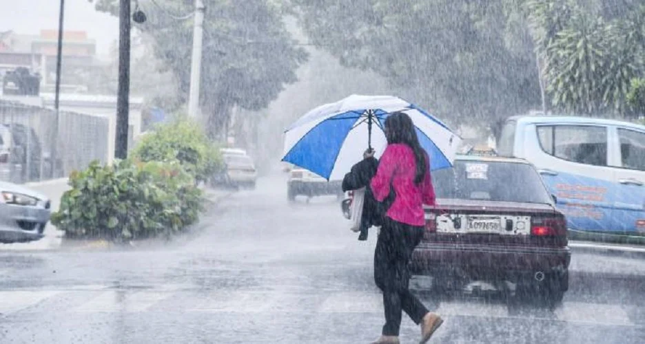 Se pronostica posible depresión tropical y fuertes lluvias en varias provincias