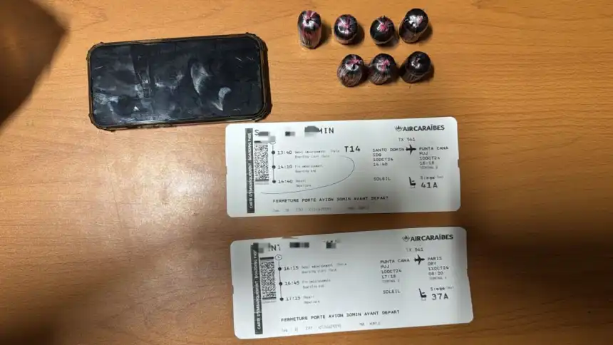 Arrestan extranjero con 17 bolsitas de cocaína en estómago y ropa interior