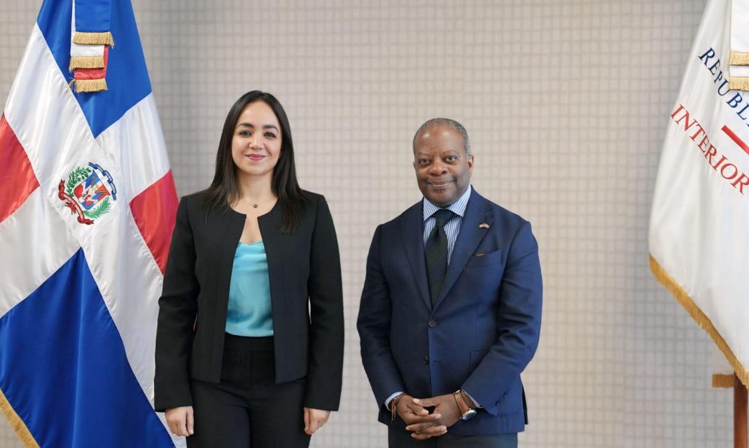 Ministra de Interior y Policía recibe al subsecretario adjunto de INL