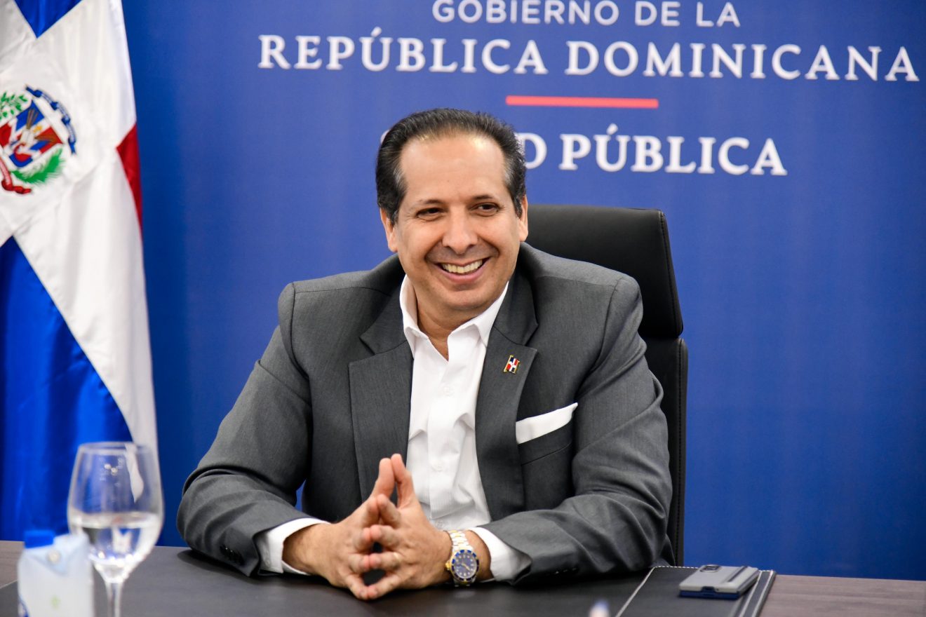 Ministro de Salud asegura la salud mental será contemplada en la atención primaria; resalta avances en el programa de Alto Costo