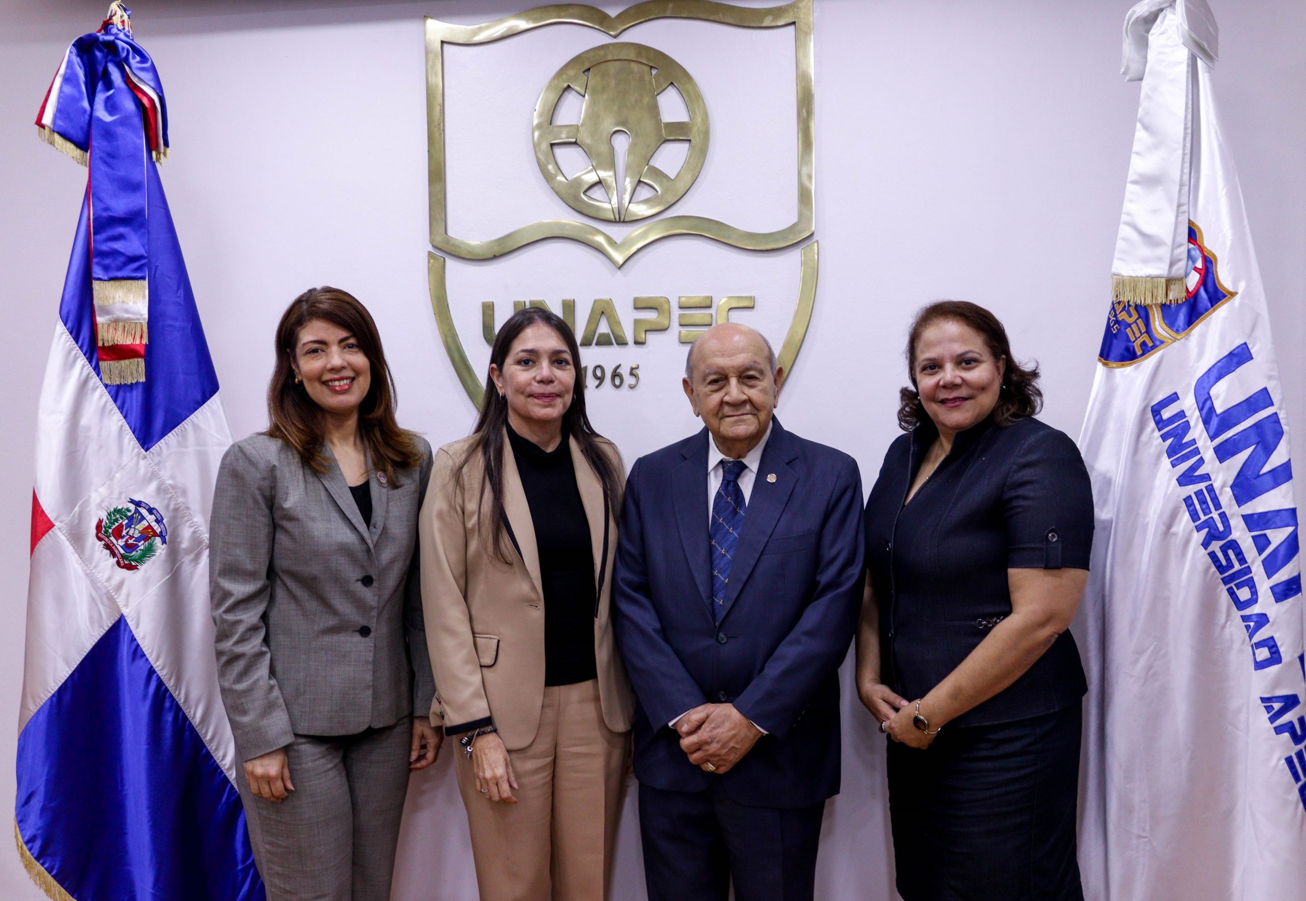 Otorgan la calificación cinco estrellas a universidad UNAPEC