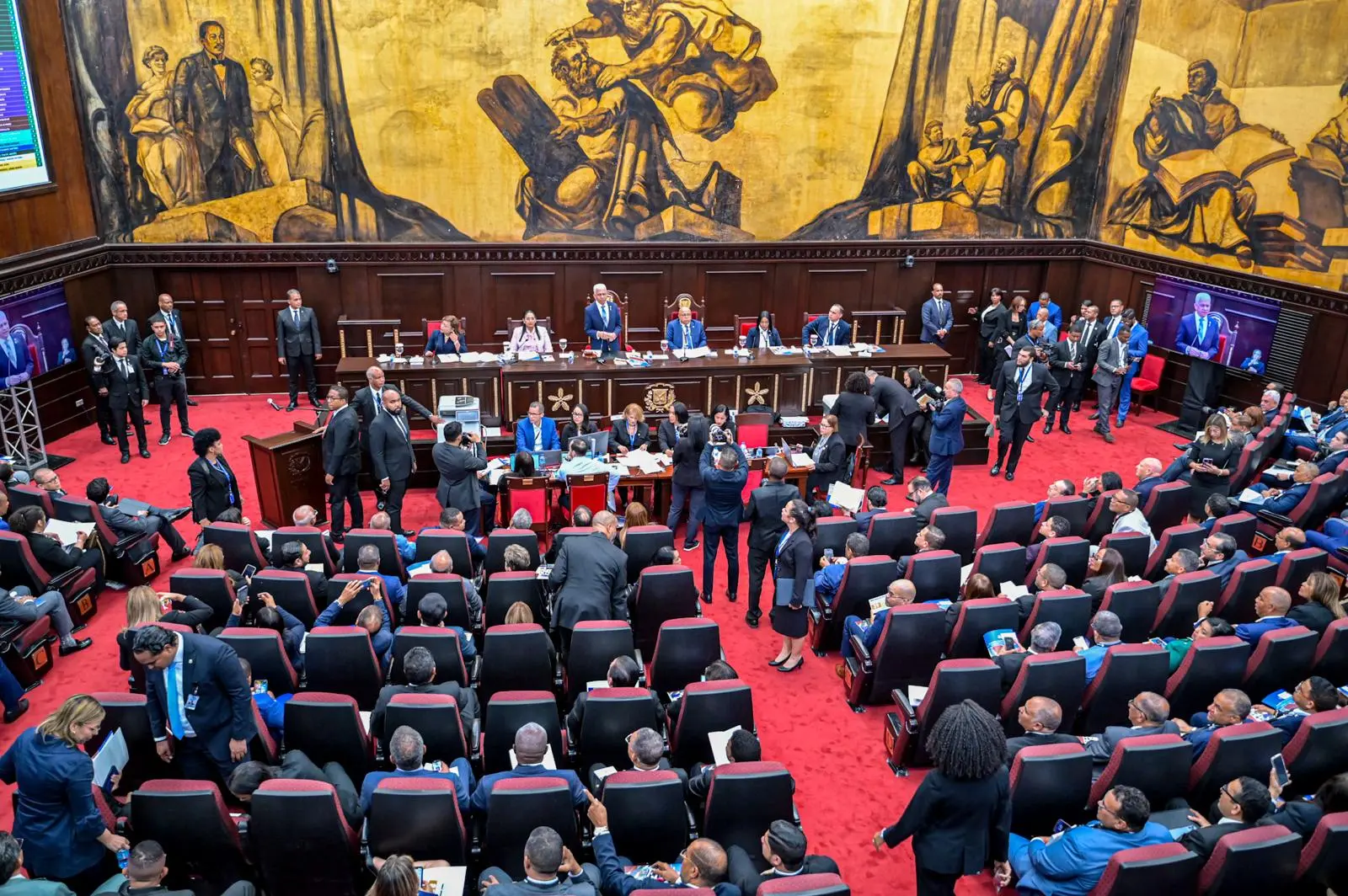 El debate sobre la reforma de la Carta Magna continuará este martes