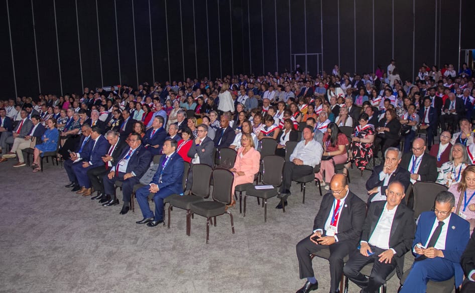 Contadores de 20 países participan  en cumbre para impulsar una profesión fuerte y coherente