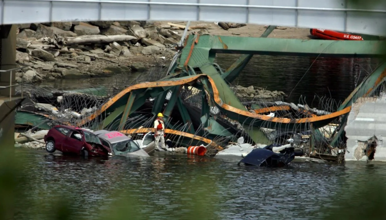 El derrumbe de un puente en construcción deja tres muertos y cuatro heridos en Estados Unidos