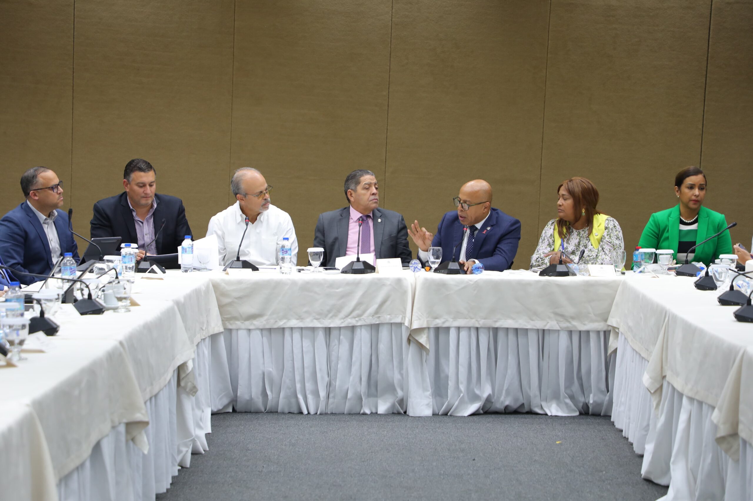 La Cámara de Diputados recibió y escuchó hoy las opiniones de cinco gremios empresariales sobre el proyecto de modernización fiscal