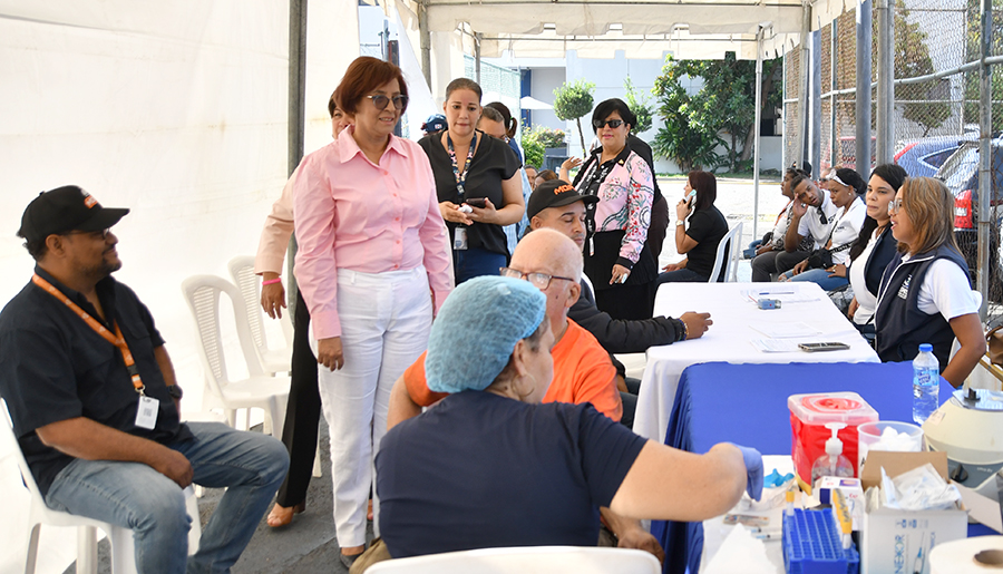 MOPC realiza jornada de mamografía, sonomamografía y examen de próstata para colaboradores
