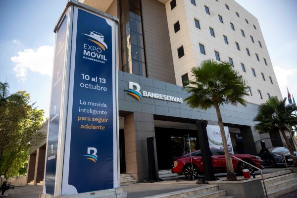 Banreservas cierra Expomóvil con $7.800 millones de financiamiento