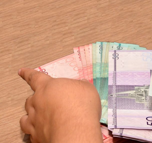 Ministro de Educación anuncia revisión de nóminas y mejoras salariales