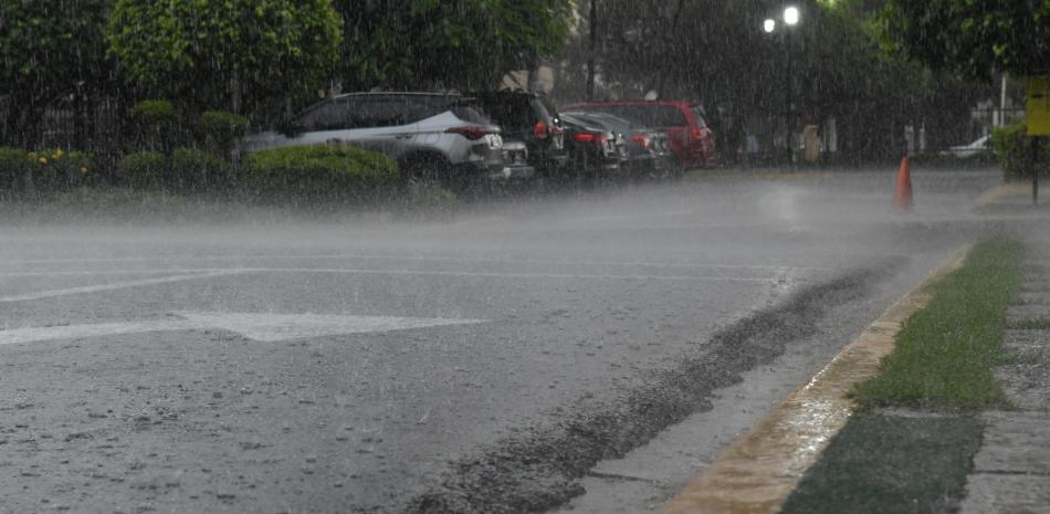 Domingo con aguaceros de moderados a fuertes y alerta para varias provincias