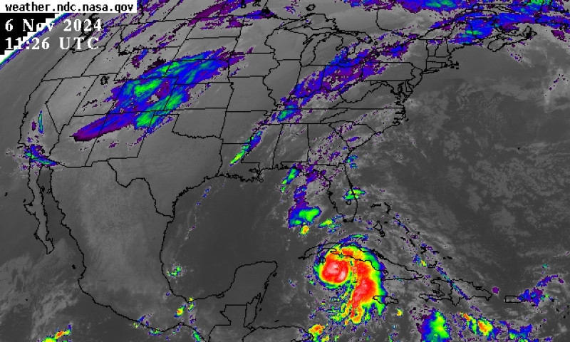 Huracán Rafael toca tierra en el suroeste de Cuba