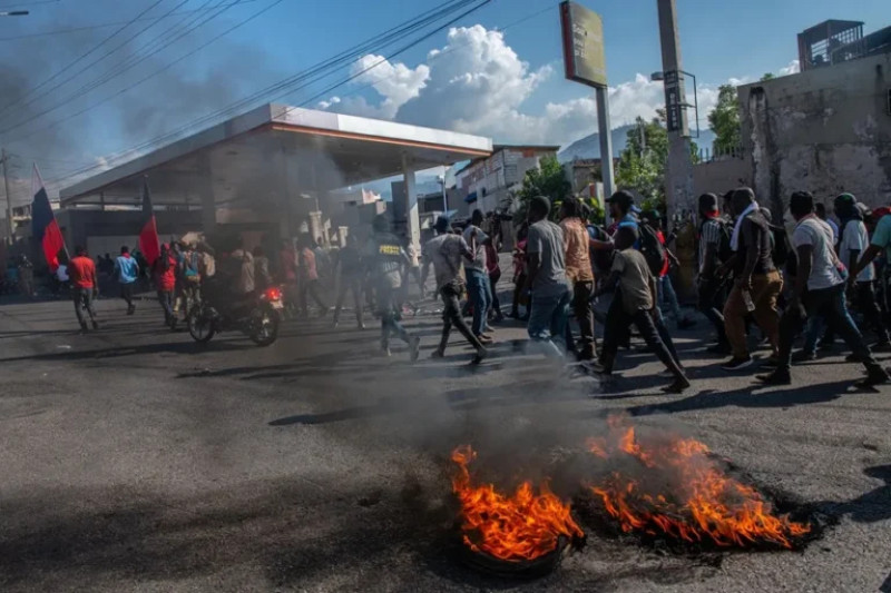 Más de 20,000 personas huyen de Puerto Príncipe en 4 días por la violencia de pandillas, dice la ONU