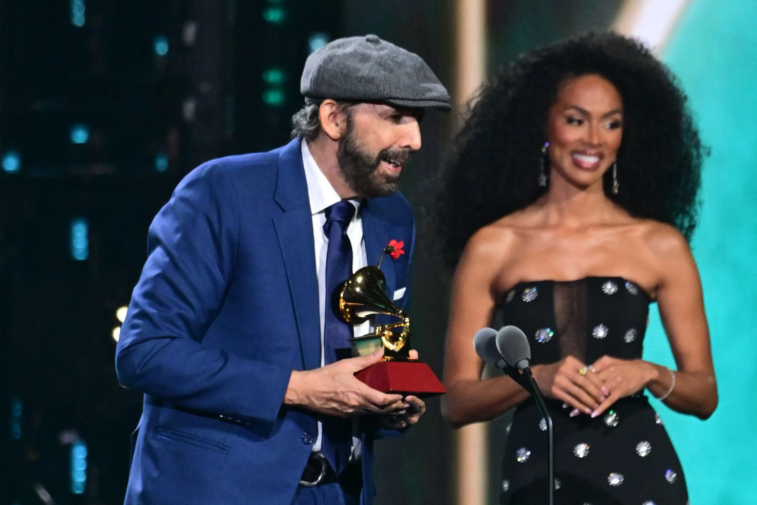 Dominicano Juan Luis Guerra destaca en los Latin Grammy
