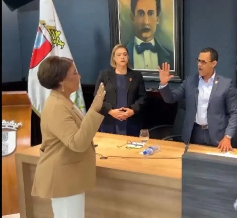 Amparo Custodio queda juramentada como alcaldesa de La Vega