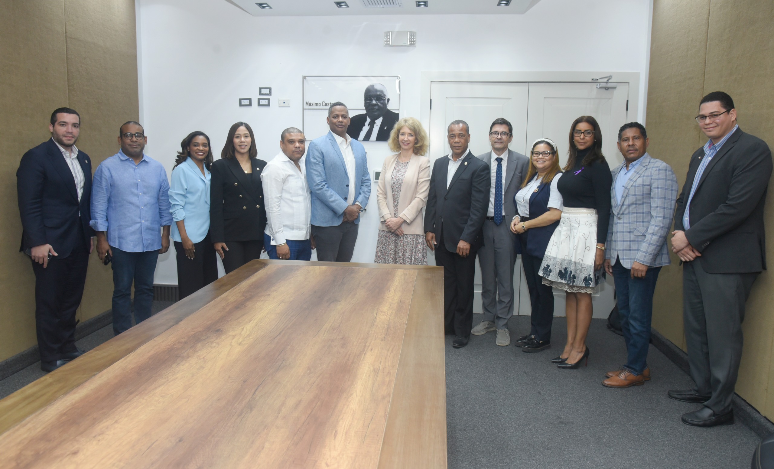 Diputados y Unión Europea tratan proyecto que busca fortalecer la democracia a través de los medios de comunicación