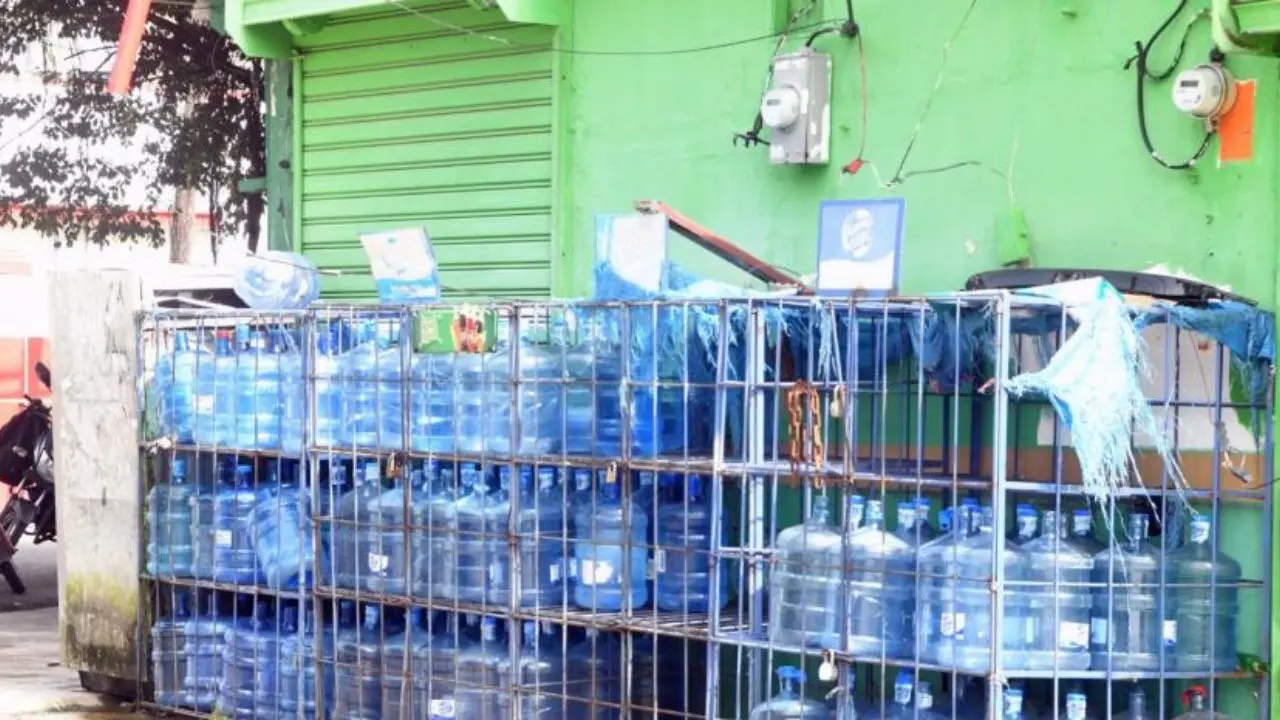 Pro Consumidor retirará botellones de agua expuestos al sol luego de que venza el plazo