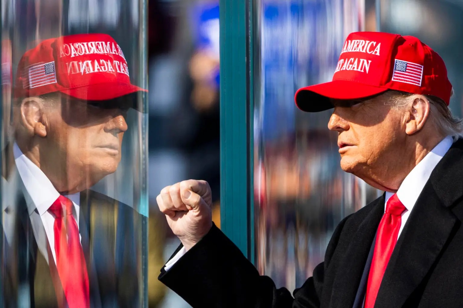 Trump prevé “una gran victoria” tras depositar su voto en Florida